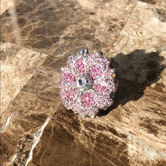 Pink Rhinestone Flower ring 🌺 - Picture 2 of 6